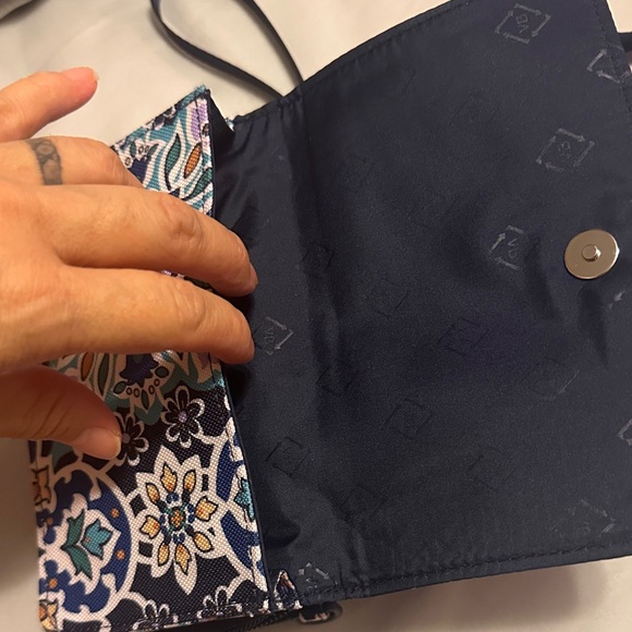 Vera Bradley Floral Patterned Crossbody Bag/Writslet - Picture 5 of 5